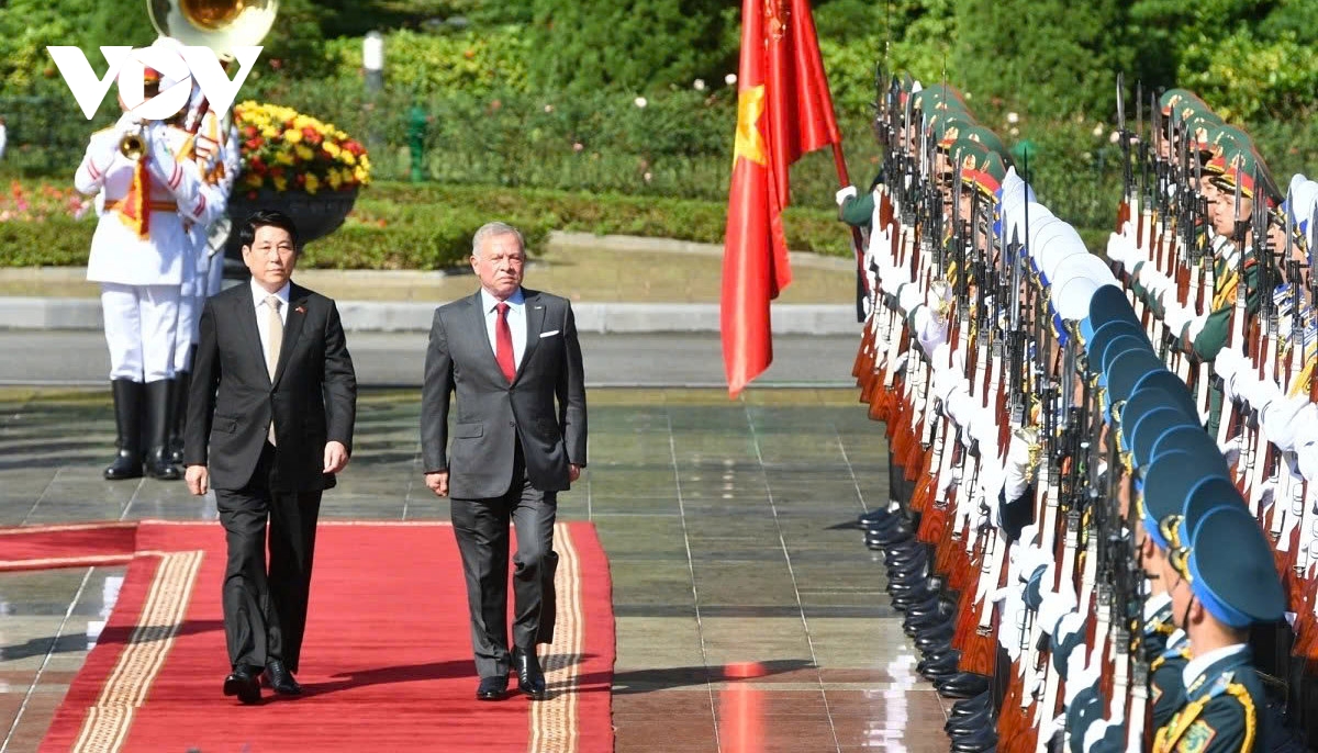 King Abdullah II warmly welcomed in Hanoi on official visit to Vietnam